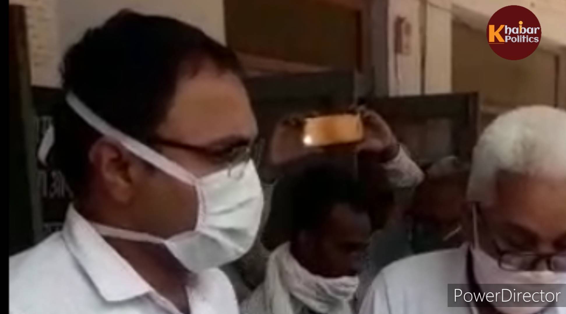 सोशल डिस्टेंसिंग पर प्रशासन के दोहरे मापदण्ड