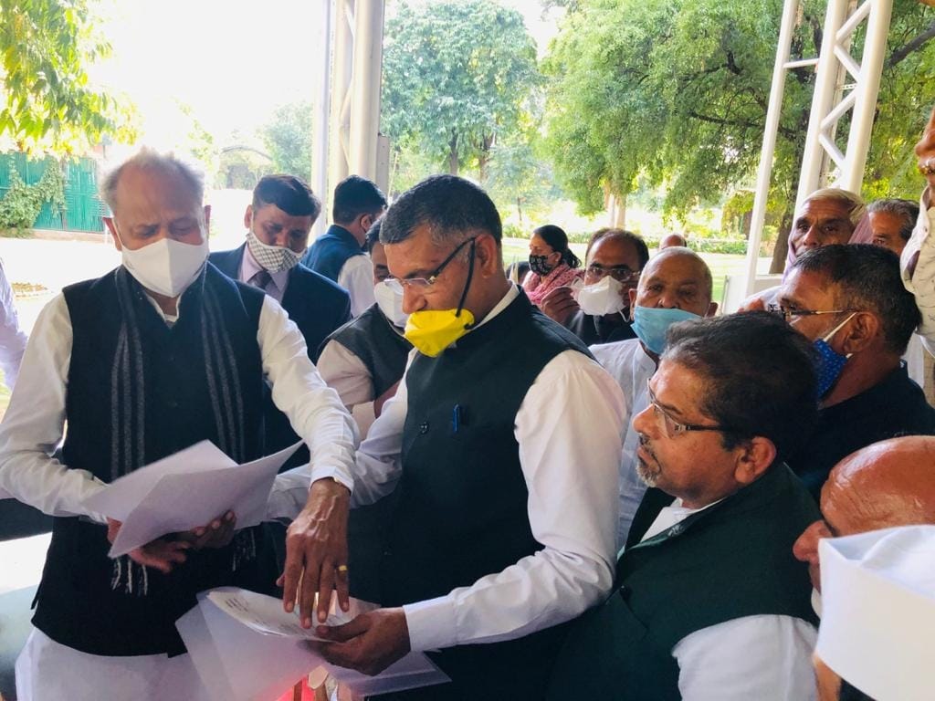 डूंगरराम गेदर ने उठाई राजस्थानी भाषा को मान्यता देने की मांग