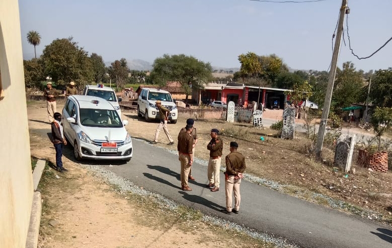 महिला से गैंगरेप, बिना साड़ी थाने पहुंचकर बताई घटना
