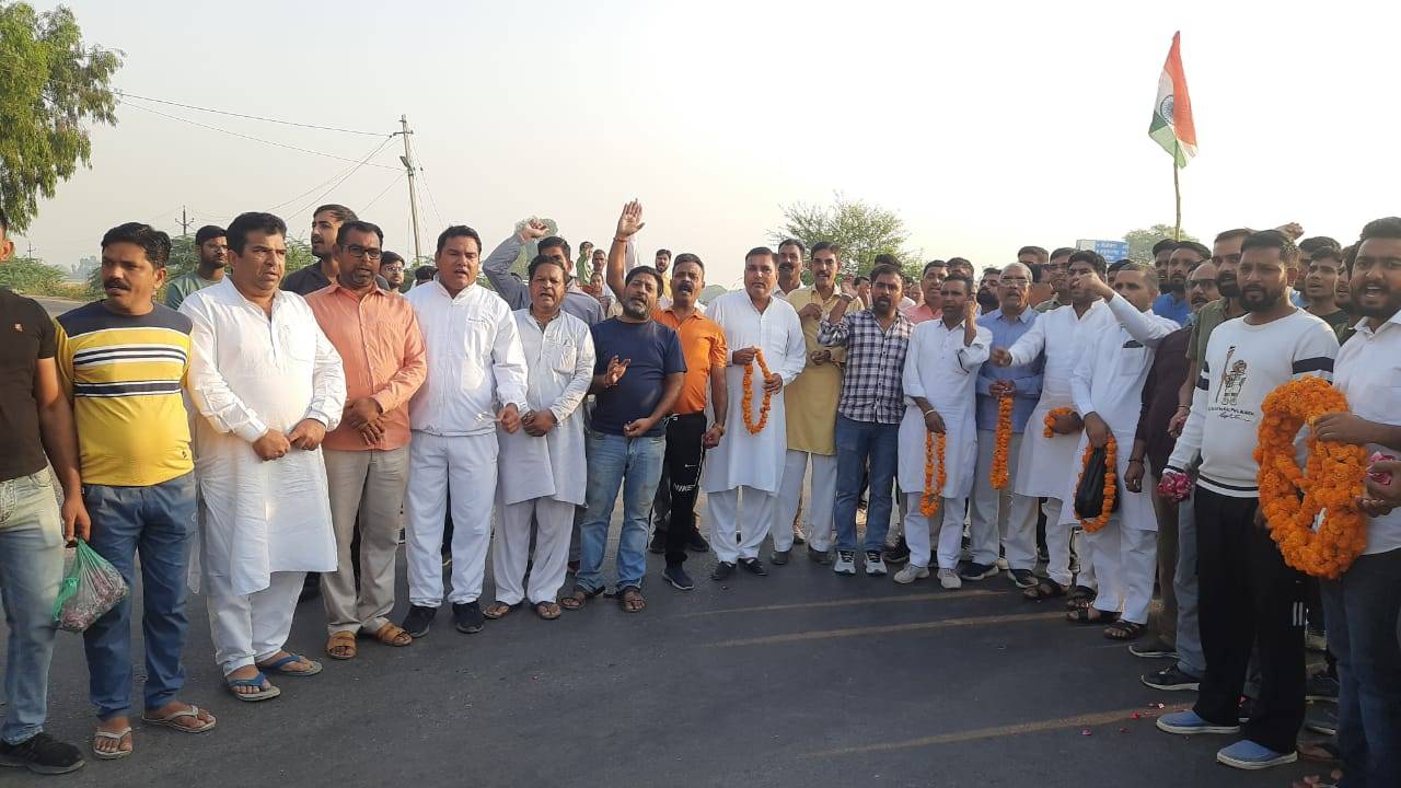शहीद मेजर विकास भांभू को दी श्रद्धांजलि,चेतक चौराहे पर उमड़े लोग