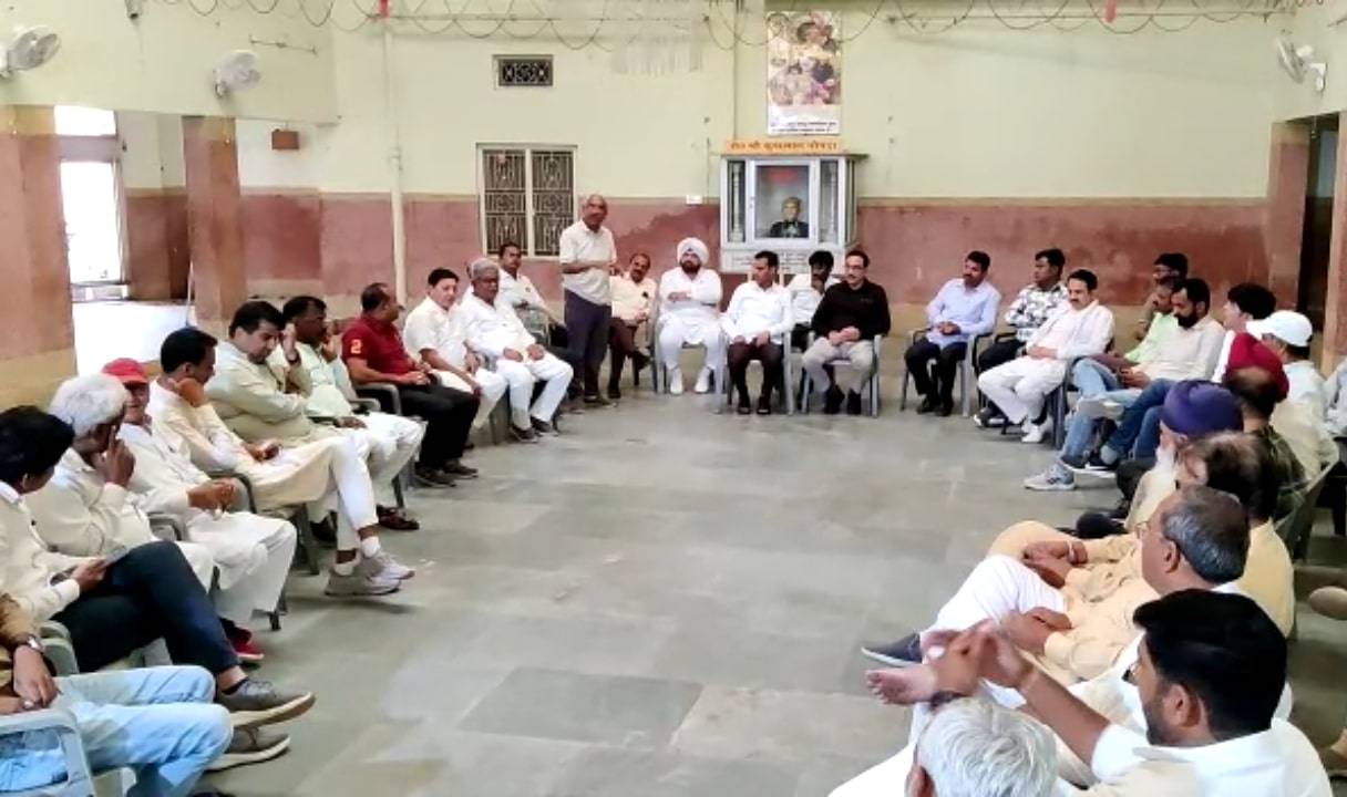जिला बनाने के लिये बाजार बंद सफल बनाने को बैठक, विरोध में इस्तीफ़ो का दौर