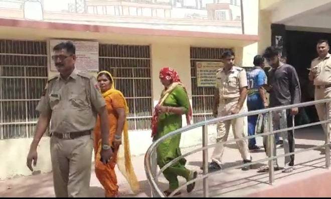 प्रताप चौक पर दिनदहाड़े महिला से छीनी कान की बाली और लॉकेट